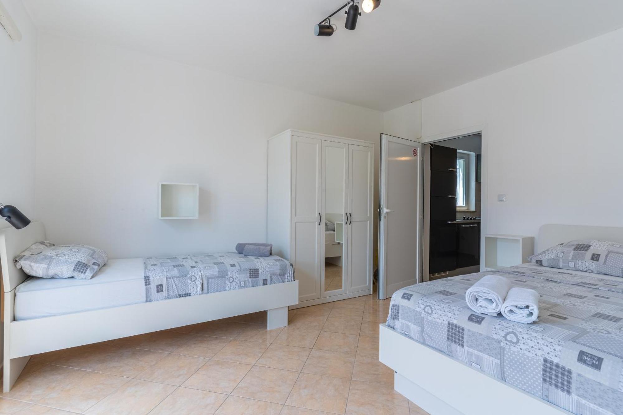 Apartments & Rooms Klemenc Црес Екстер'єр фото