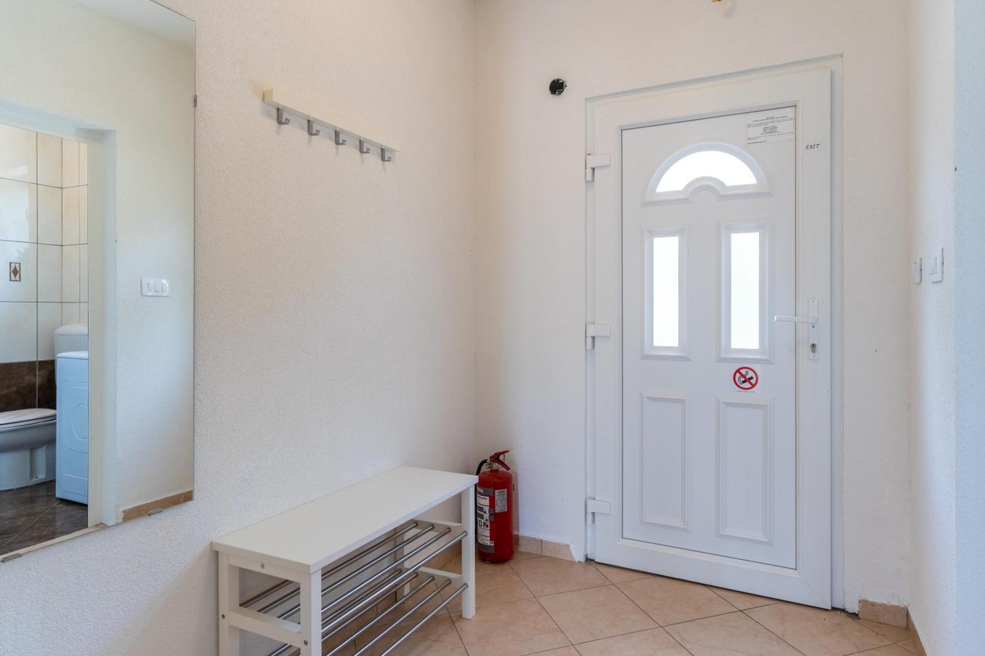 Apartments & Rooms Klemenc Црес Екстер'єр фото