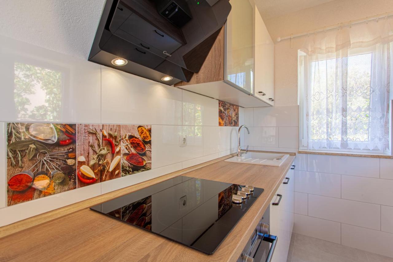 Apartments & Rooms Klemenc Црес Екстер'єр фото